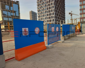 Фото Перфорированное ограждение строительной площадки